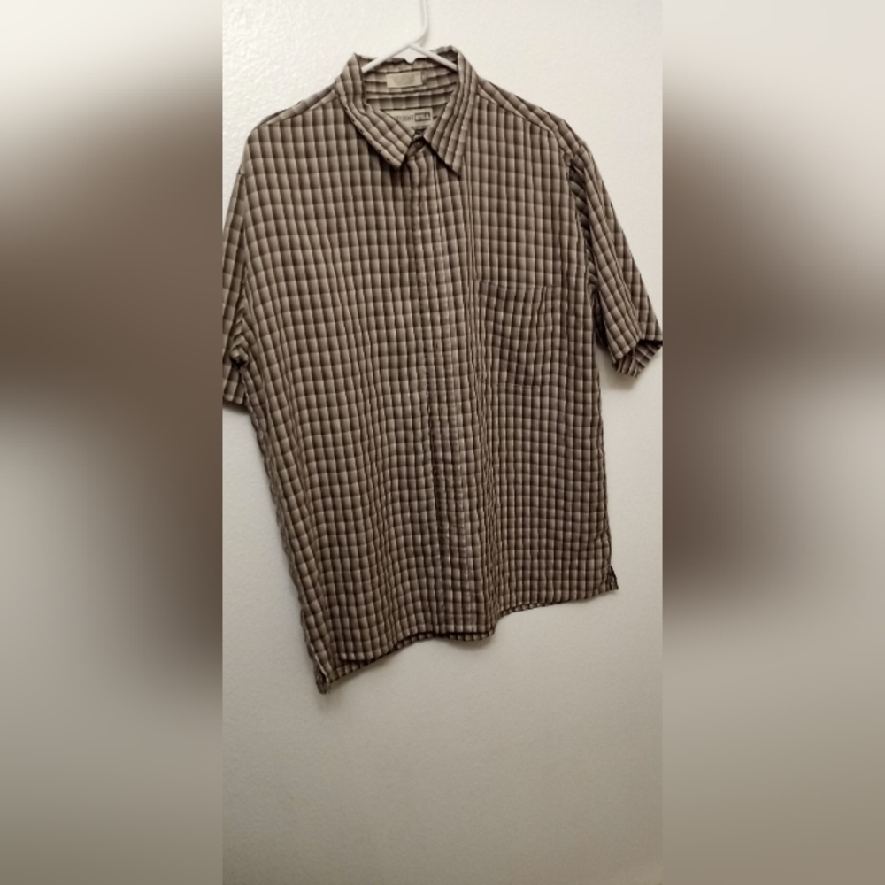 Mens button up tee size med